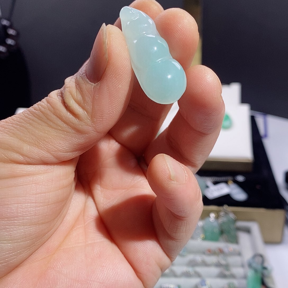 翡翠颈饰未镶嵌福豆