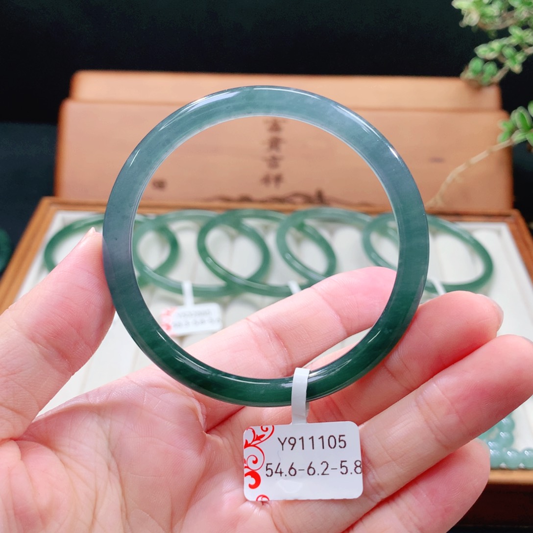 翡翠手镯（圆镯）未镶嵌