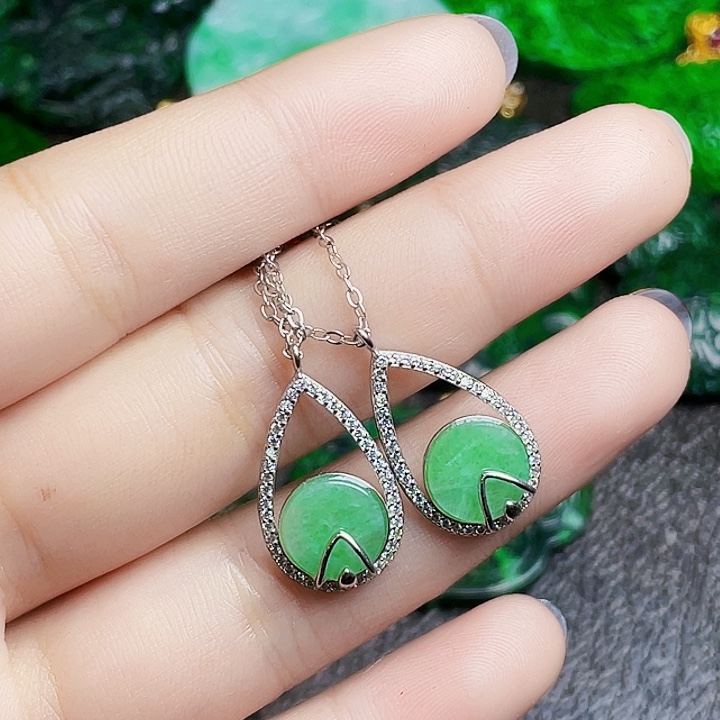 翡翠银S925镶嵌颈饰多样性