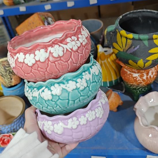 当场拍满15元发货不凑不发，花盆盆口不方不圆有针孔黑点是正常的，