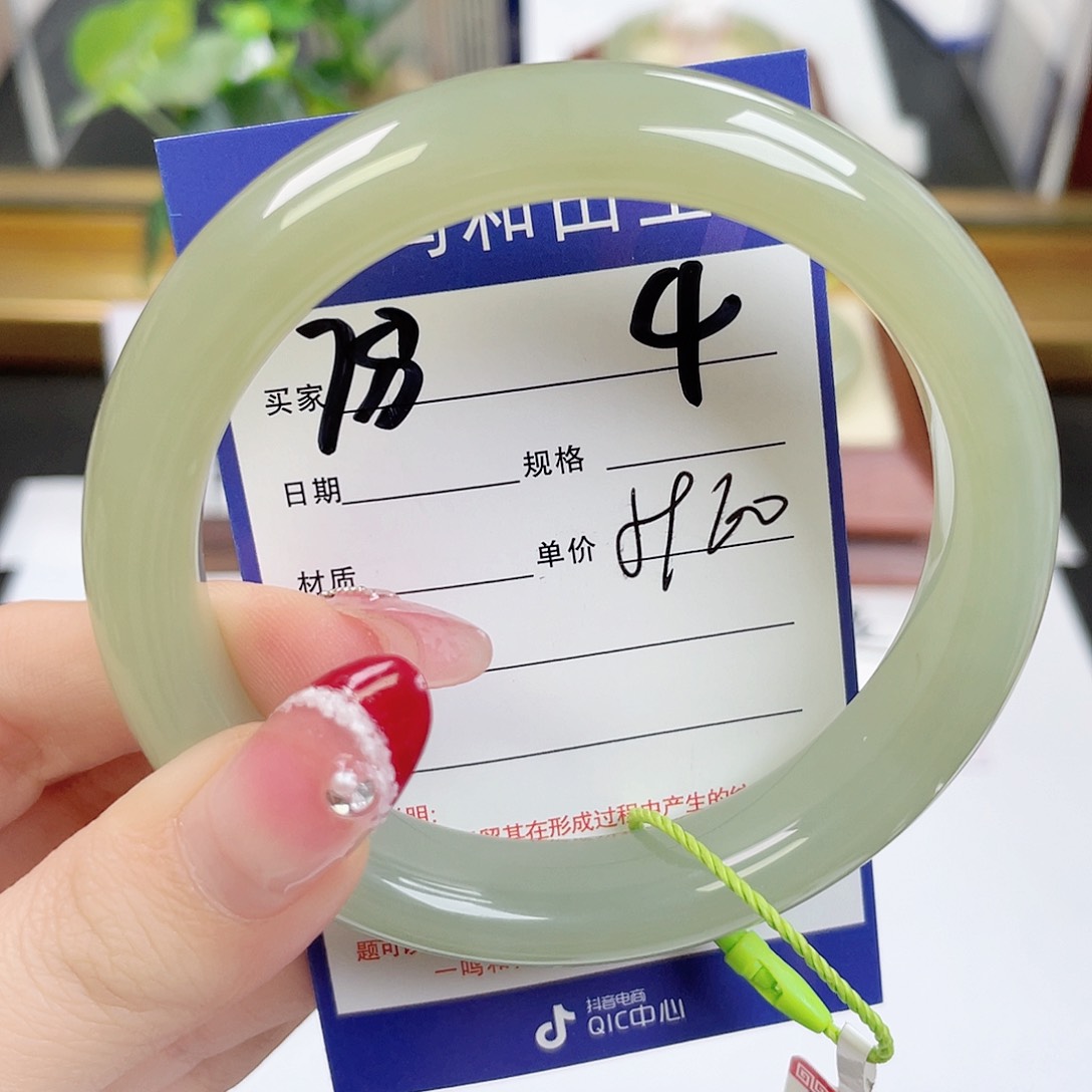 和田玉手镯未镶嵌