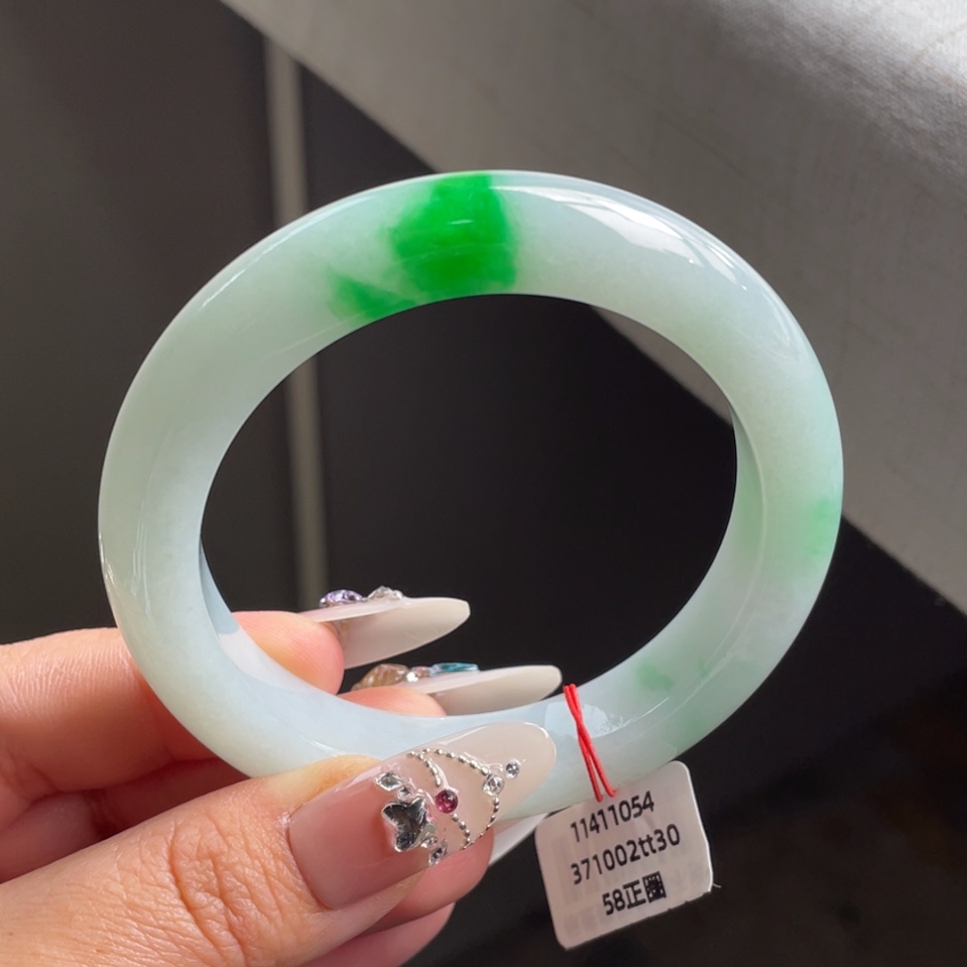 翡翠未镶嵌手镯辣绿白底青正圈手镯