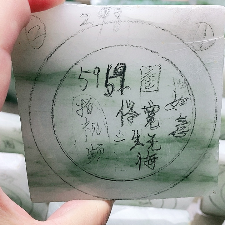 一***悔石英质玉未镶嵌手镯定制产品