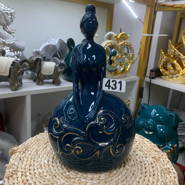 431陶瓷人物摆件