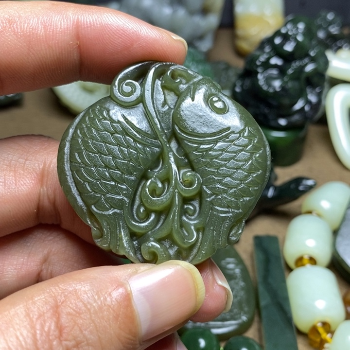 和田玉未镶嵌颈饰