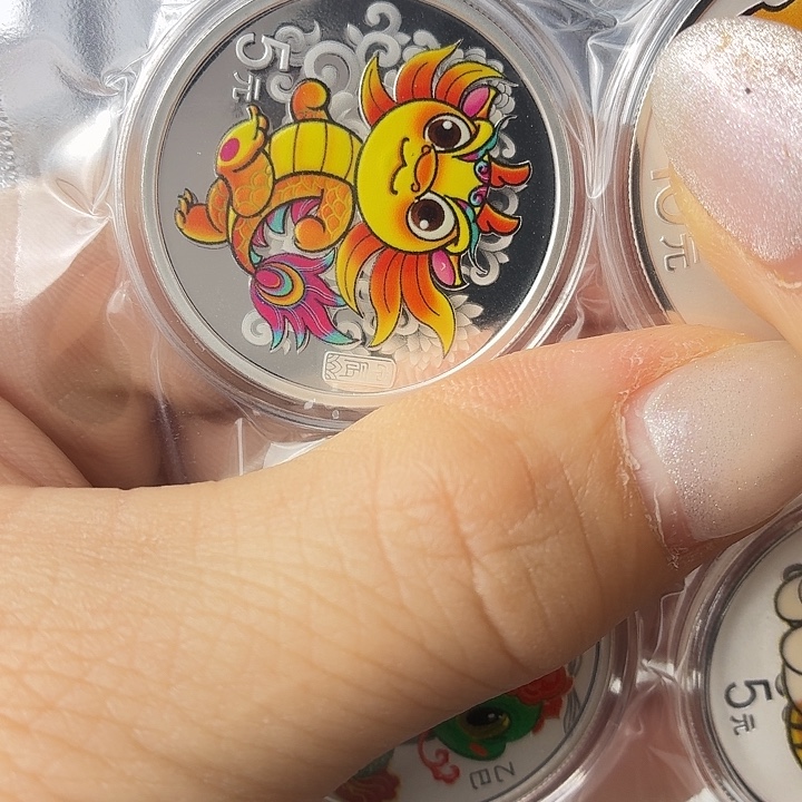 纯银2024年彩银龙15克带盒证