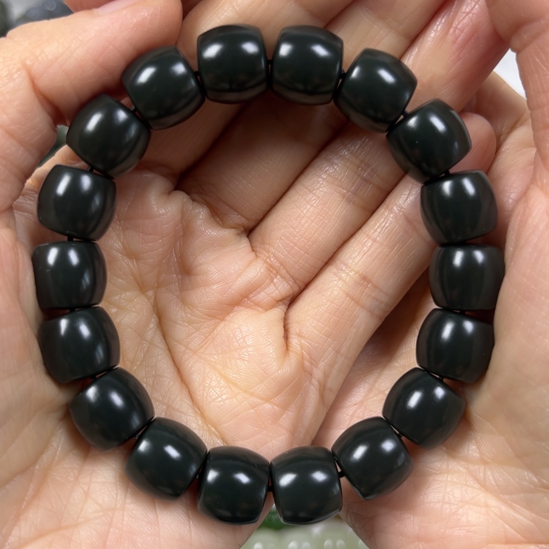 未镶嵌和田玉手串A***7卡12直切珠宝级