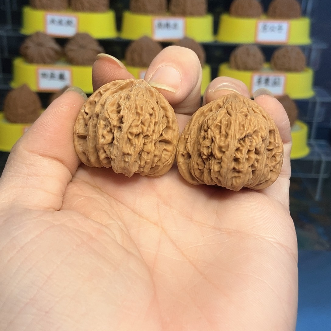 文玩核桃吊坠全品红宝石