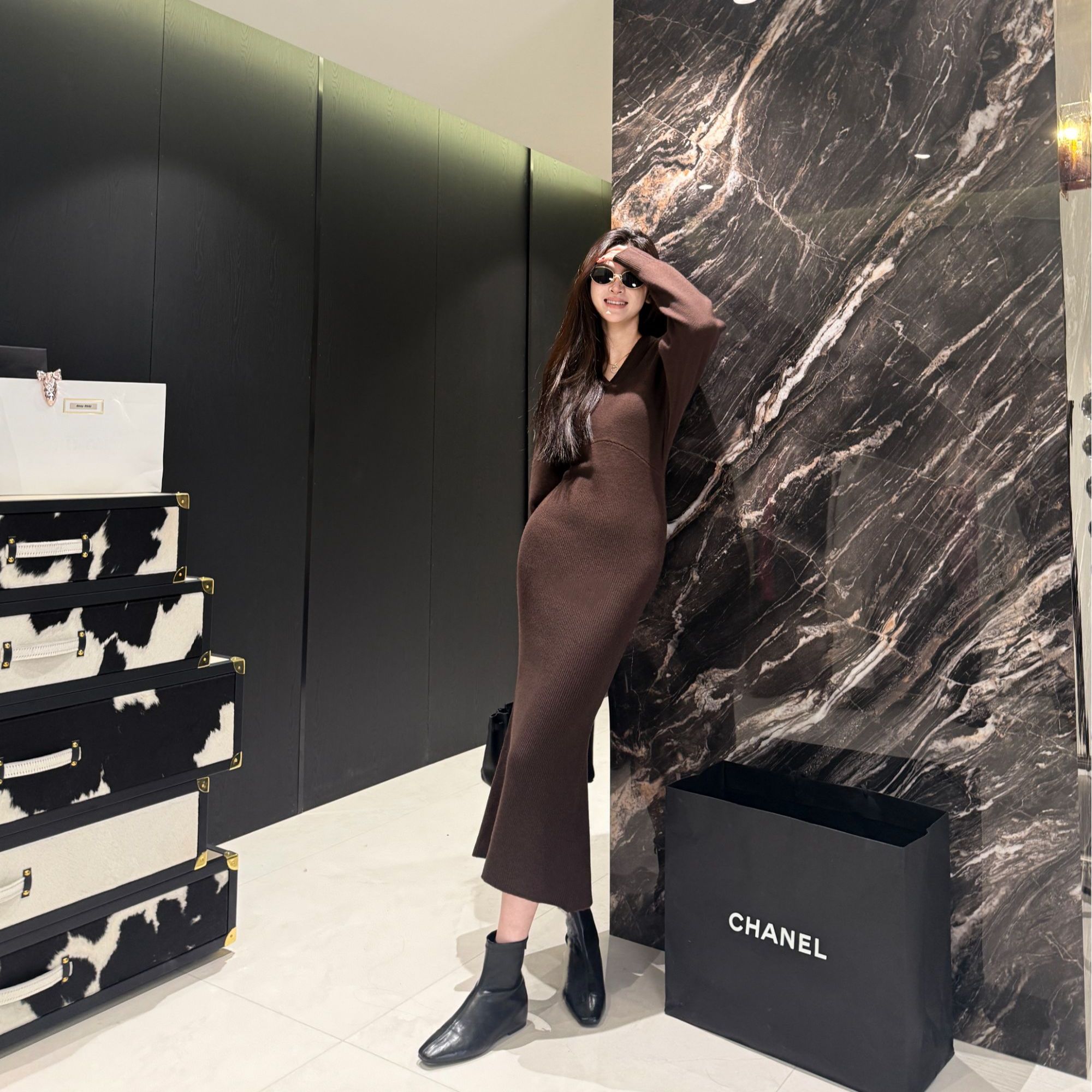 纸片人针织V领长袖复古收腰女士连衣裙中长款包臀裙毛衣裙轻奢