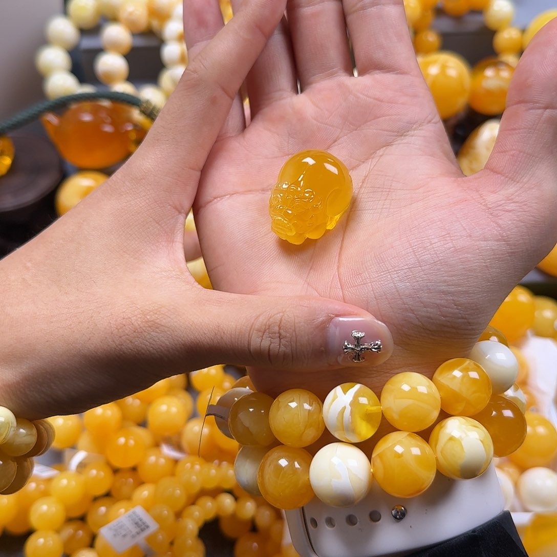 琥珀珠宝奇石未镶嵌