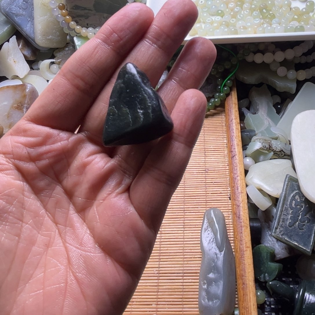 自***相和田玉（糖玉）未镶嵌挂件