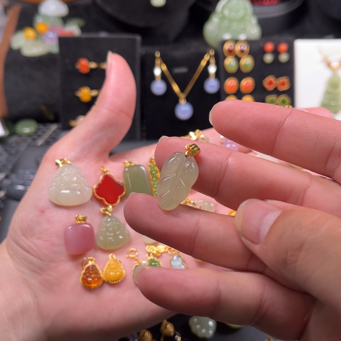 颈饰银S925镶嵌和田玉