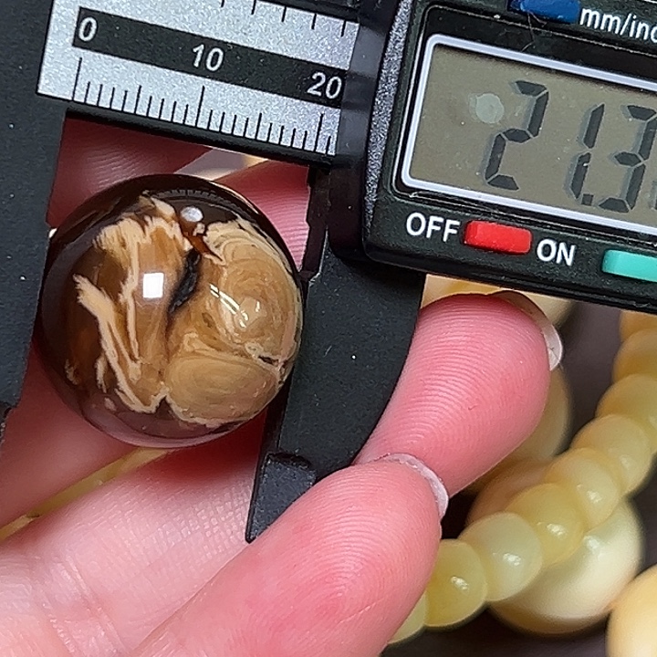 飞***腿裸石蜜蜡未镶嵌89