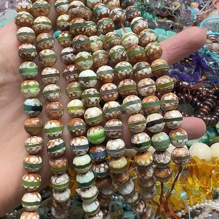 玛瑙/玉髓未镶嵌珠宝半成品一条10mm绿一线天朱