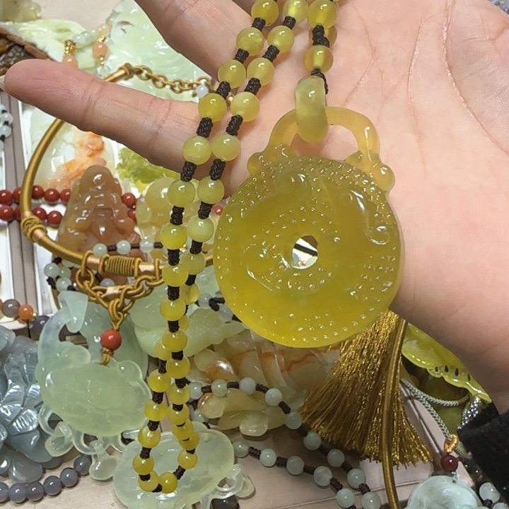 蛇纹石玉吊坠未镶嵌