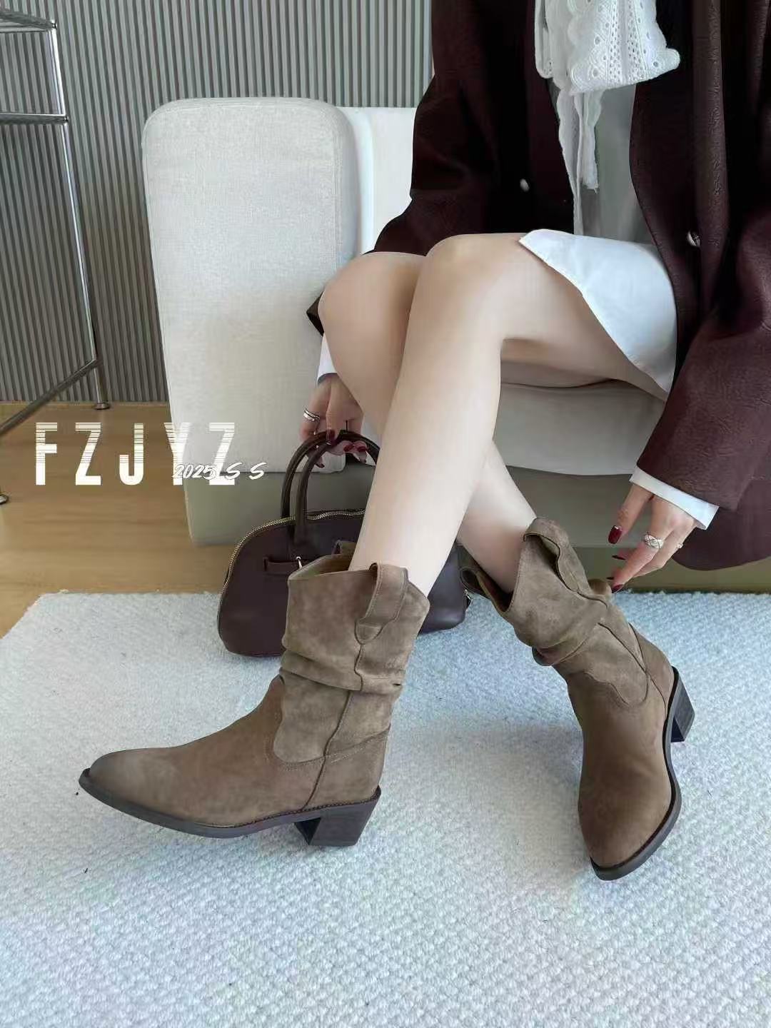 【华小姐】秋季新款时尚潮流尖头厚底百搭小短靴9988-269