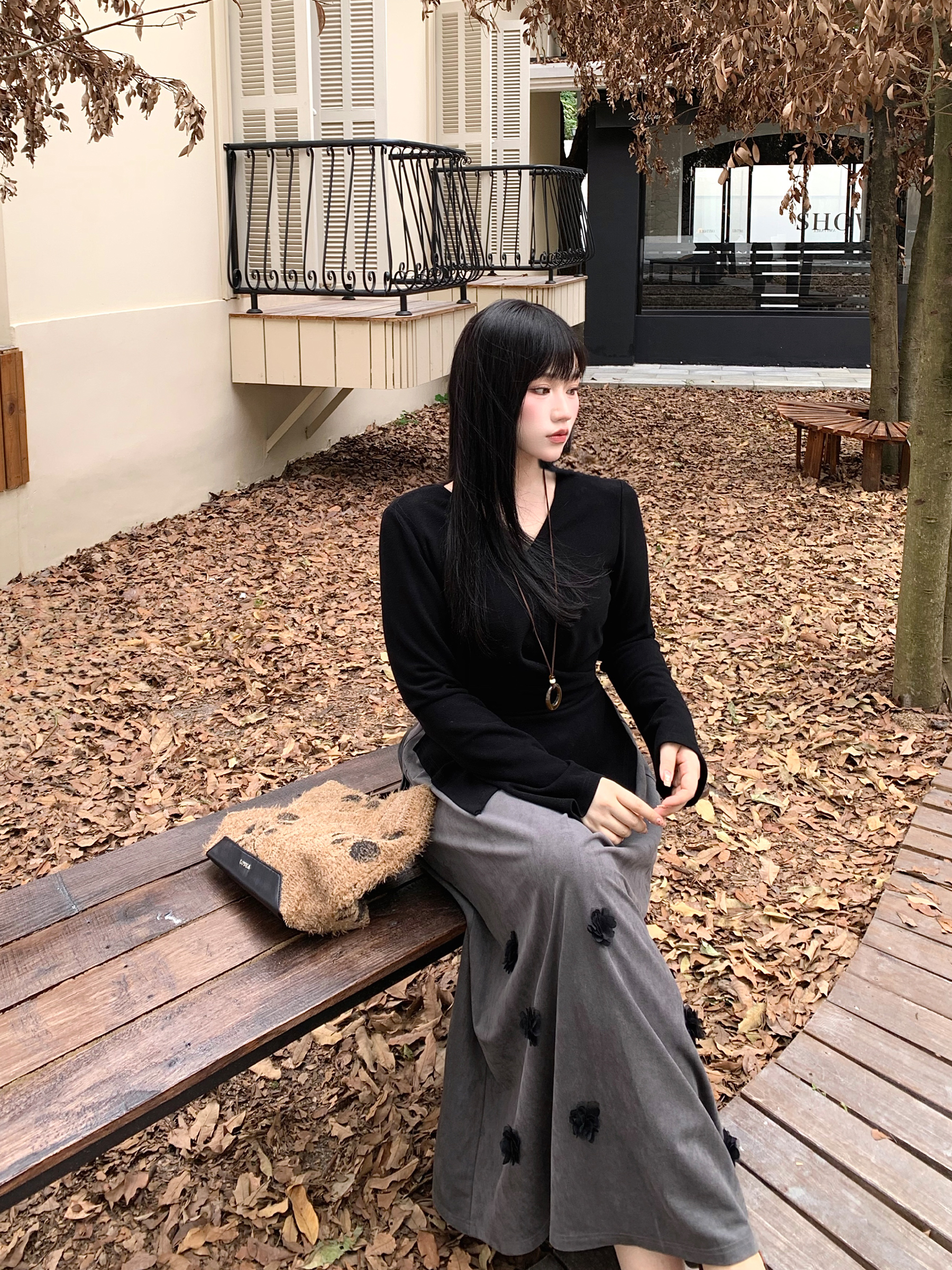 月半鱼【半生花】长袖V领针织拼接t恤连衣裙女冬显瘦a字气质长裙