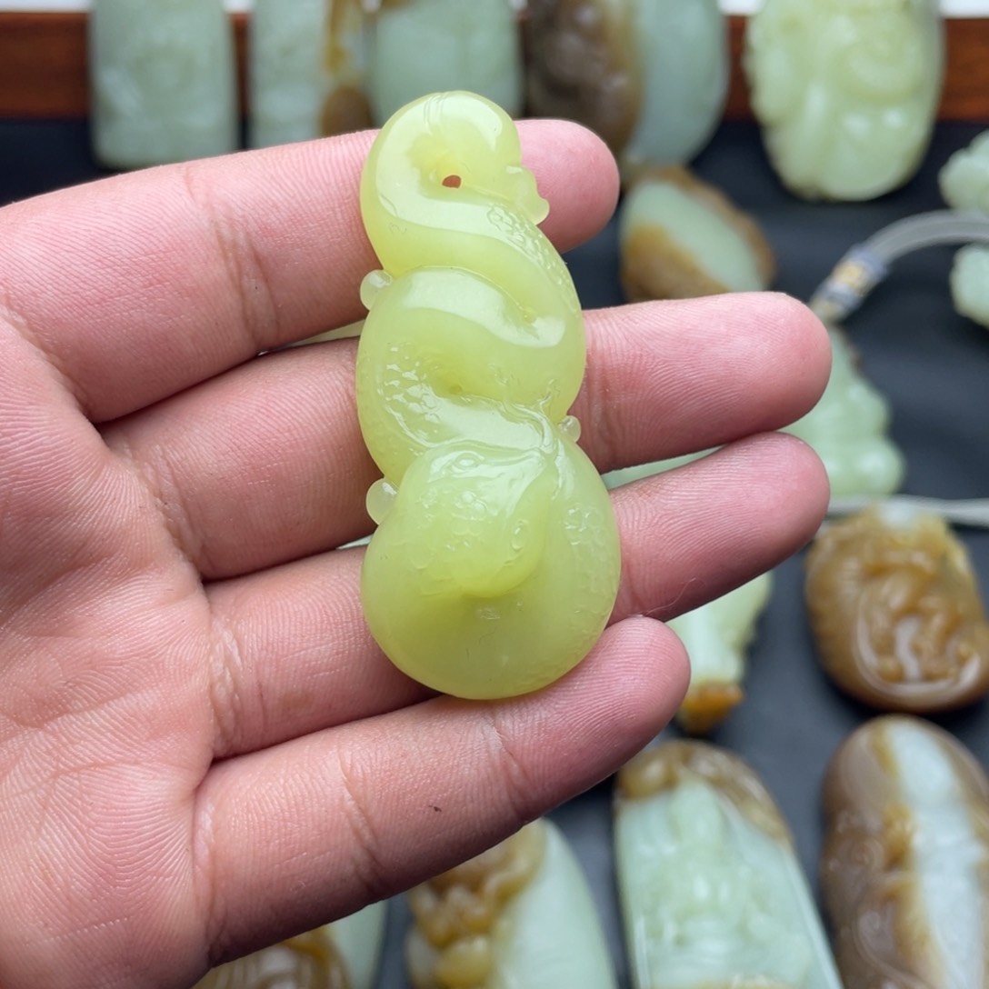 和田玉（糖玉）颈饰未镶嵌