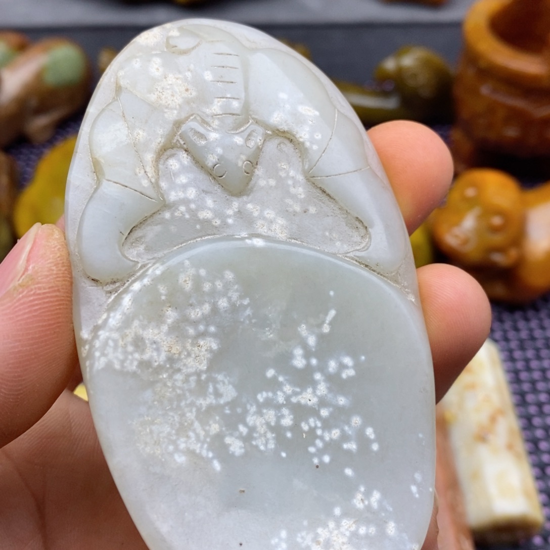 蛇纹石玉颈饰未镶嵌