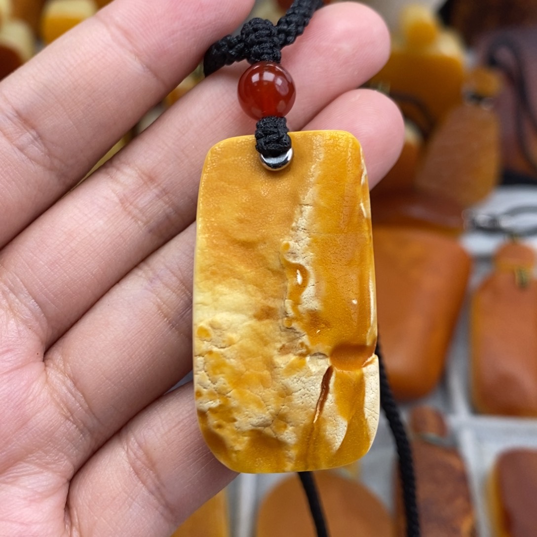 琥珀吊坠(赠链)未镶嵌