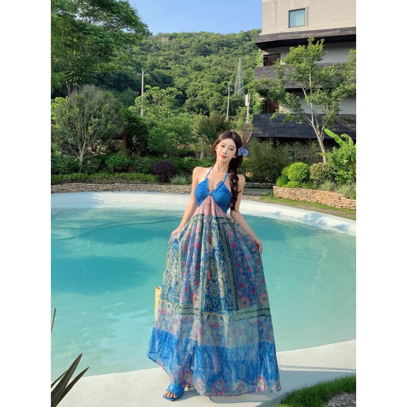 法式复古民族风印花挂脖吊带连衣裙女夏云南大理海边度假露背长裙