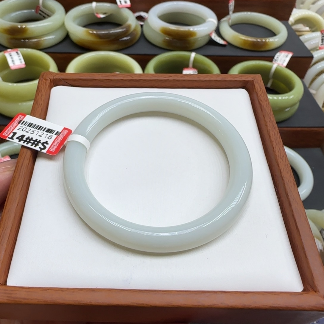 未镶嵌手镯和田玉