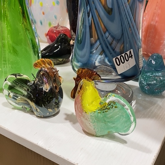 琉璃花瓶高7厘米宽12厘米