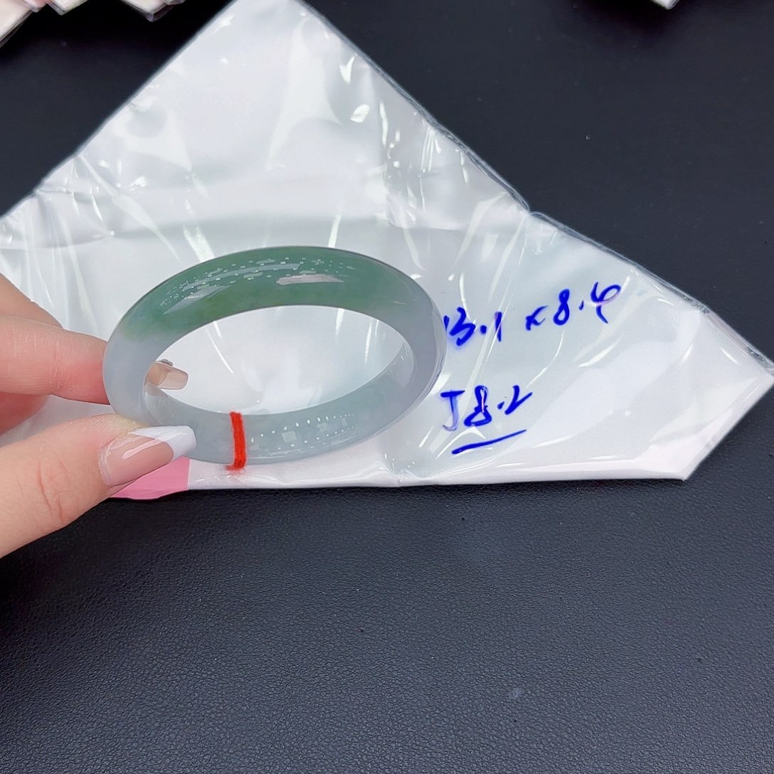 翡翠手镯未镶嵌手镯