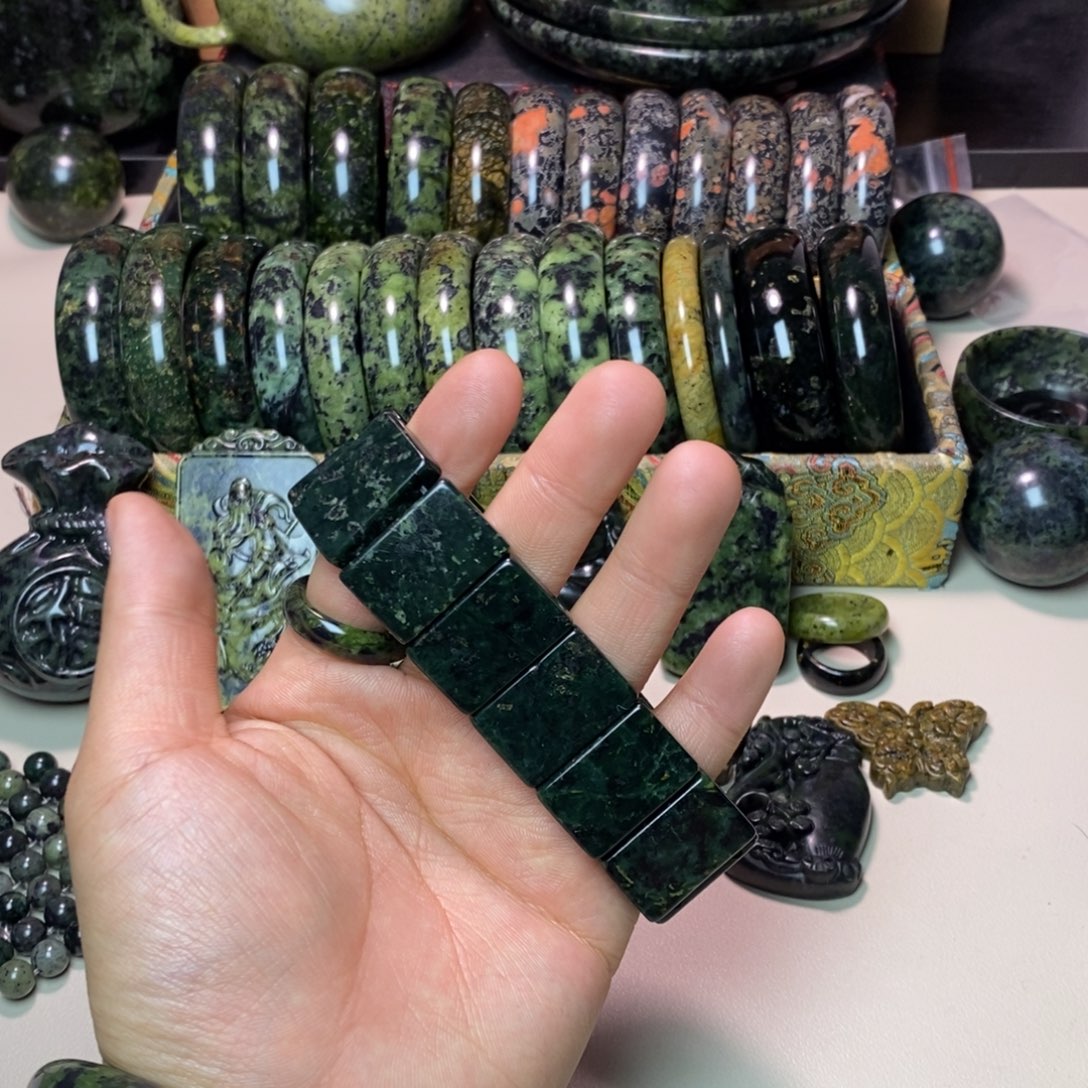 蛇纹石玉未镶嵌项链