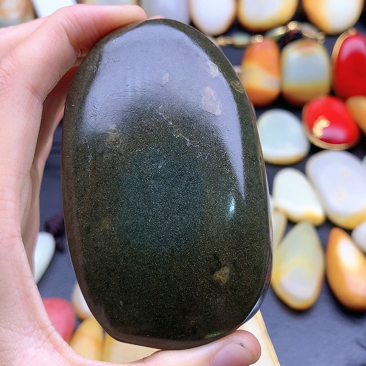 和田玉未镶嵌把件