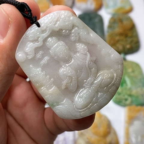 翡翠颈饰未镶嵌翡翠