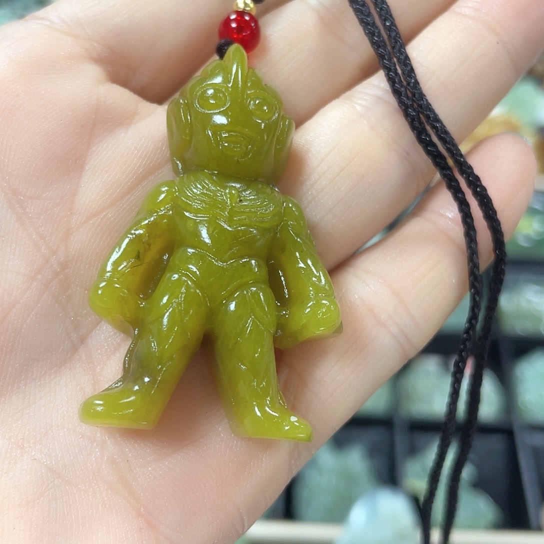 蛇纹石玉颈饰未镶嵌