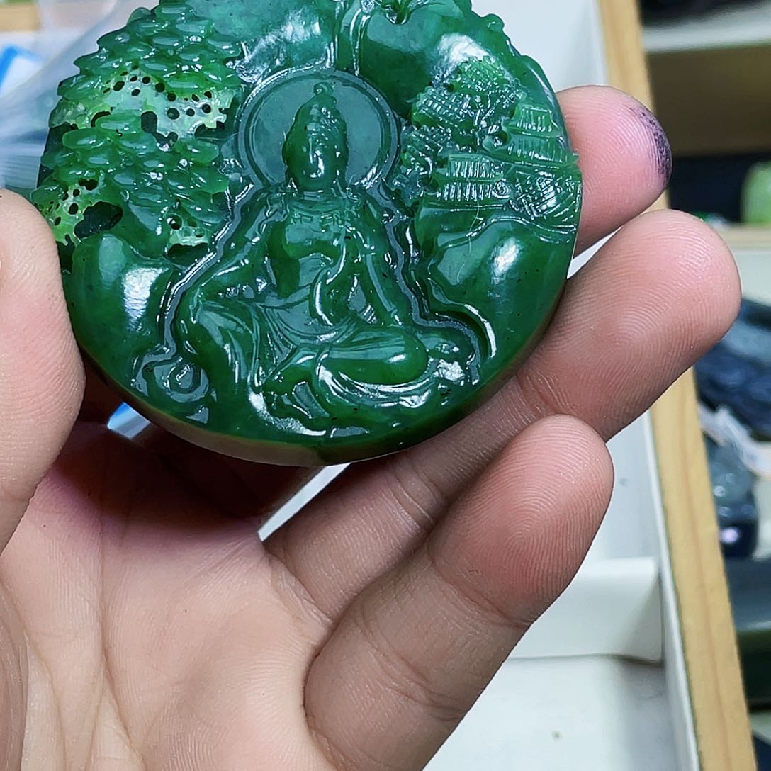 颈饰未镶嵌和田玉王**尊