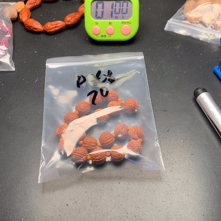 文玩核桃吊坠D****。野生精品小核桃散籽