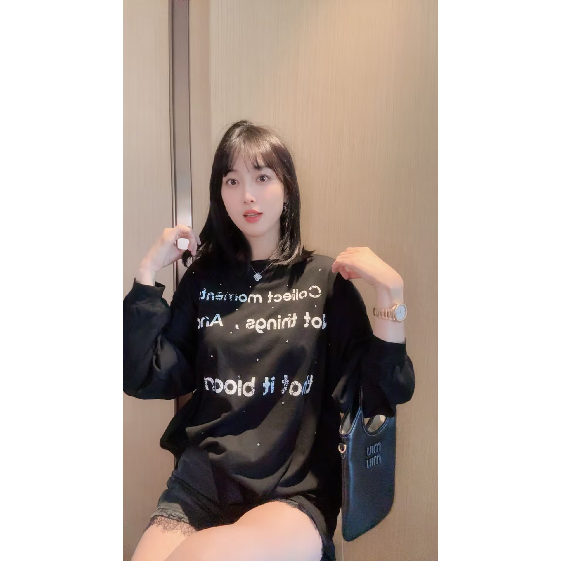 【张静芝】韩国新品~精致烫钻洋气做旧字母印花黑色显瘦长袖T恤