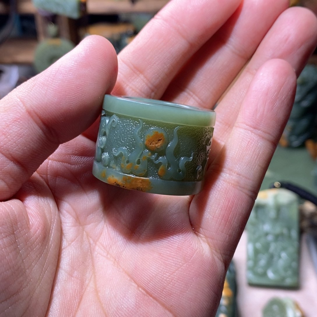 岫岩老玉（透闪石质玉）把件未镶嵌鸠**閪