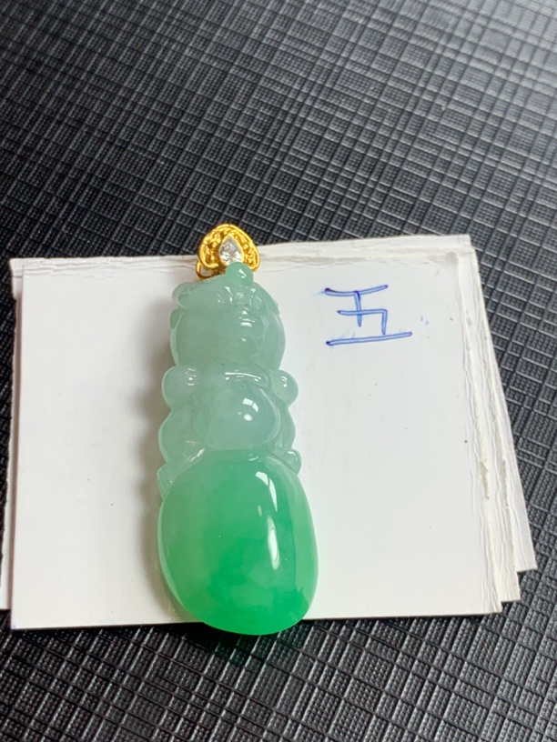 天然缅甸翡翠吊坠