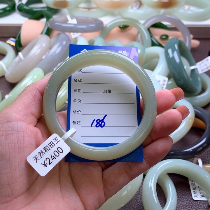 和田玉未镶嵌手镯61+