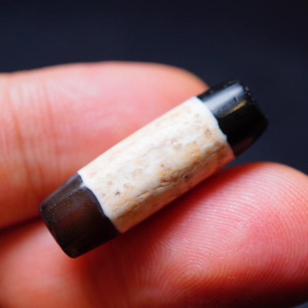 尼泊尔宽白线黑白珠8.5*26.4mm