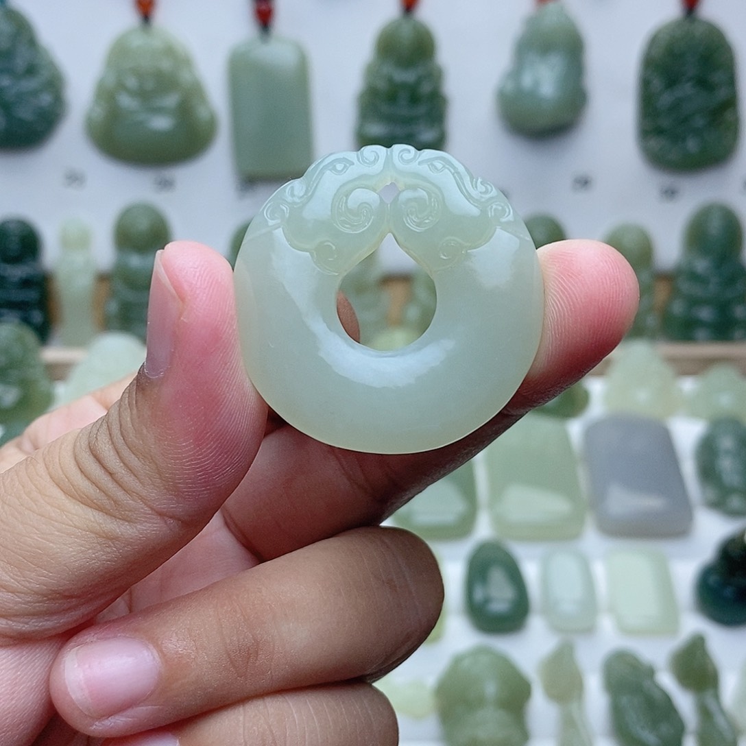 颈饰未镶嵌和田玉
