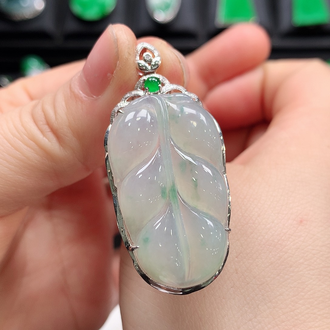 翡翠颈饰18K金镶嵌叶子