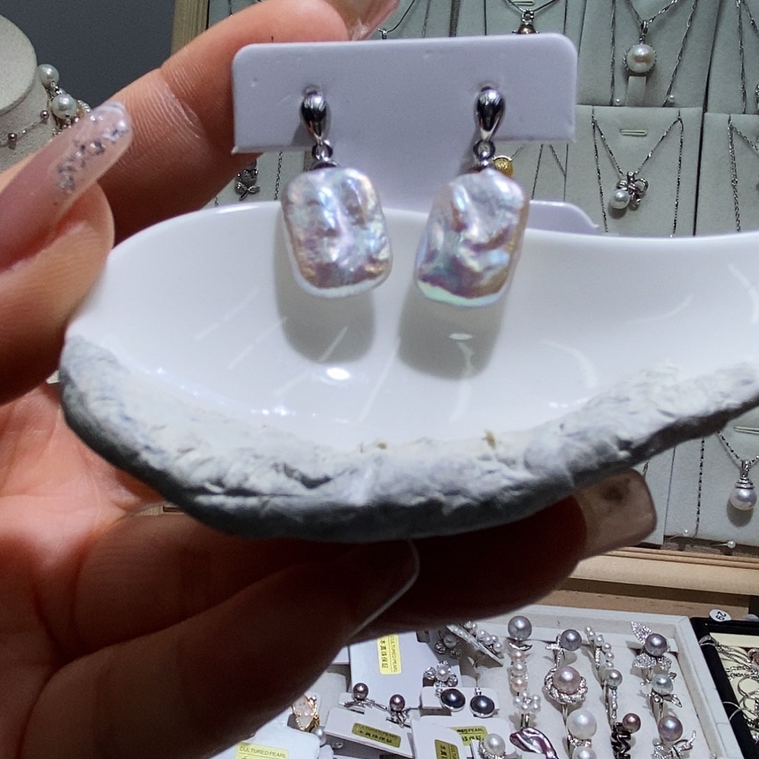 无非金属极光炫彩方块耳钉