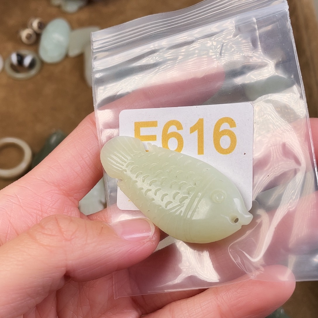 和田玉（糖玉）未镶嵌颈饰