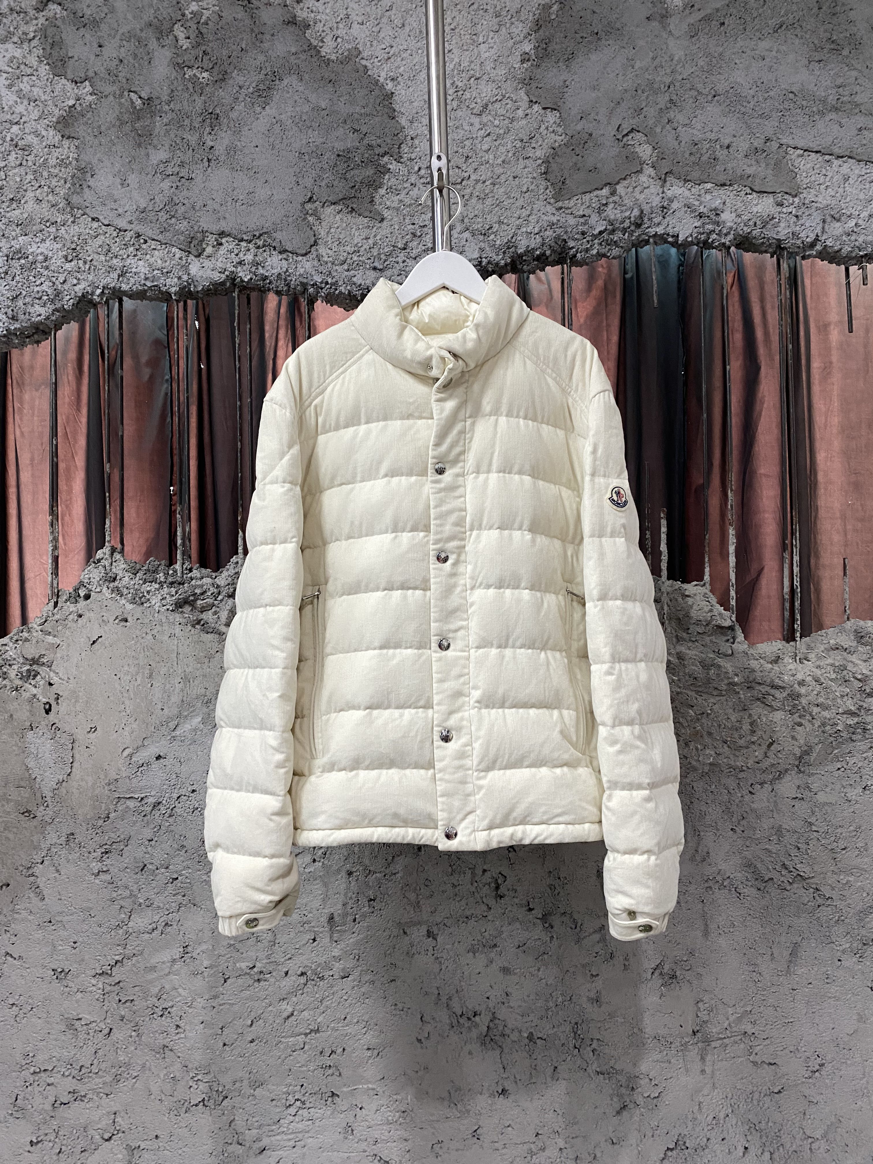 99新 MONCLER 灯芯绒白色轻薄款羽绒服/3码 潮流时尚简约外套