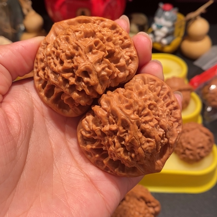 文玩核桃52尺官帽，