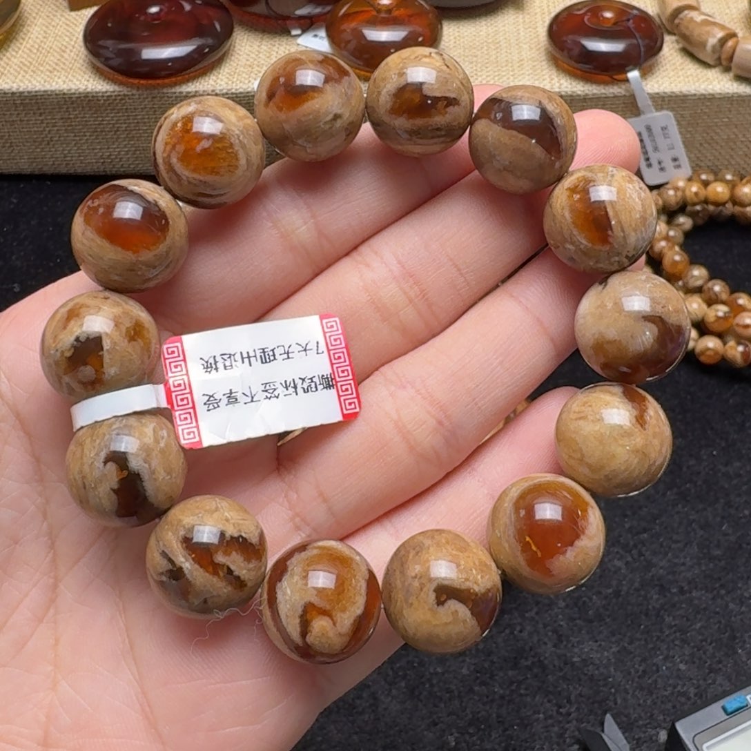 未镶嵌琥珀珠宝奇石