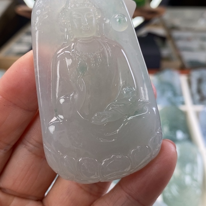 翡翠颈饰未镶嵌徐****?翡翠