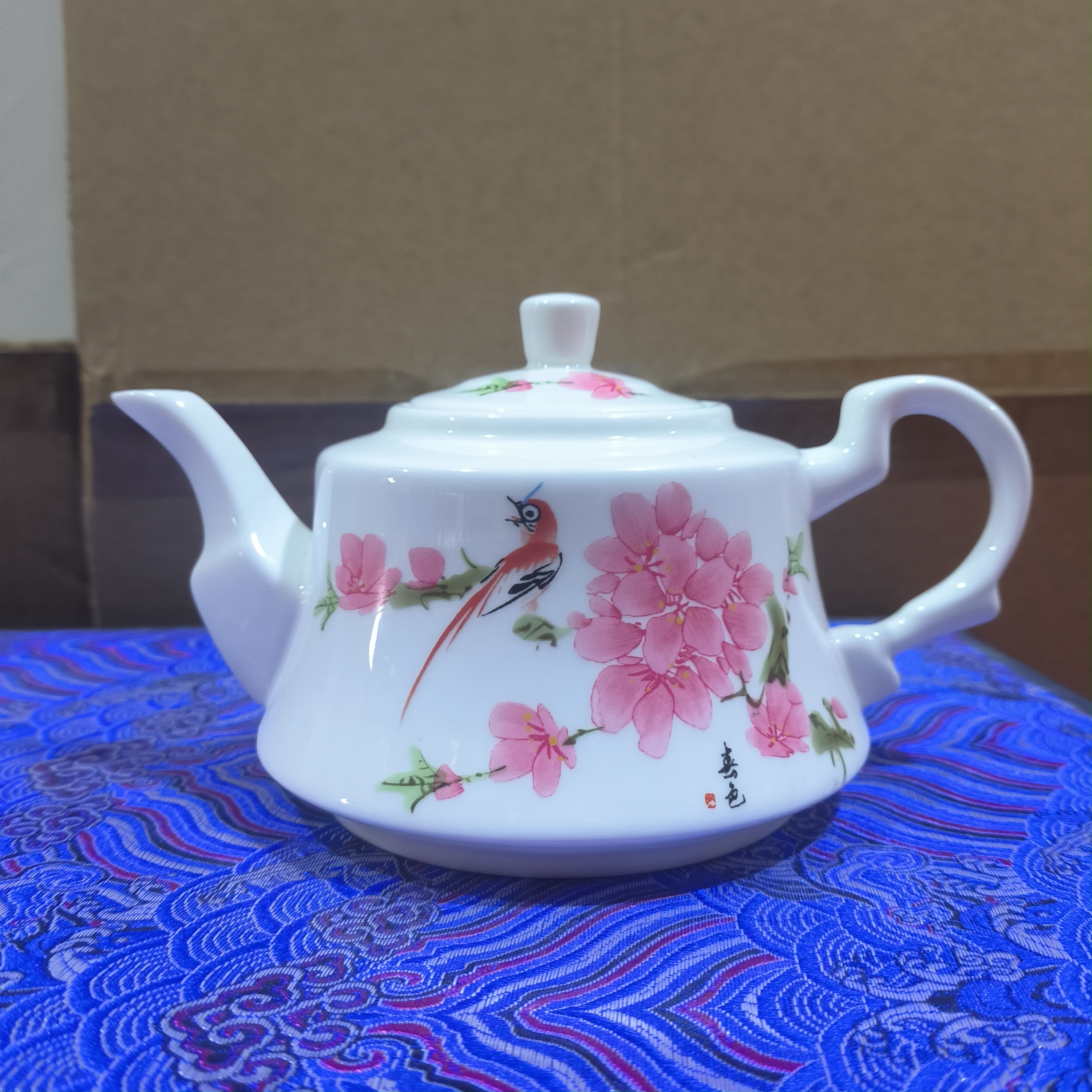 水点桃花陶瓷茶壶