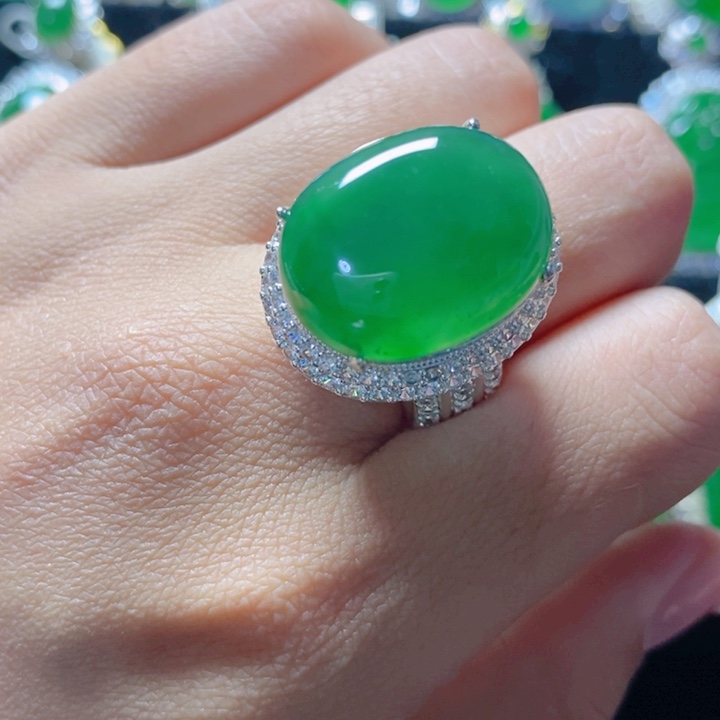 翡翠颈饰未镶嵌183。