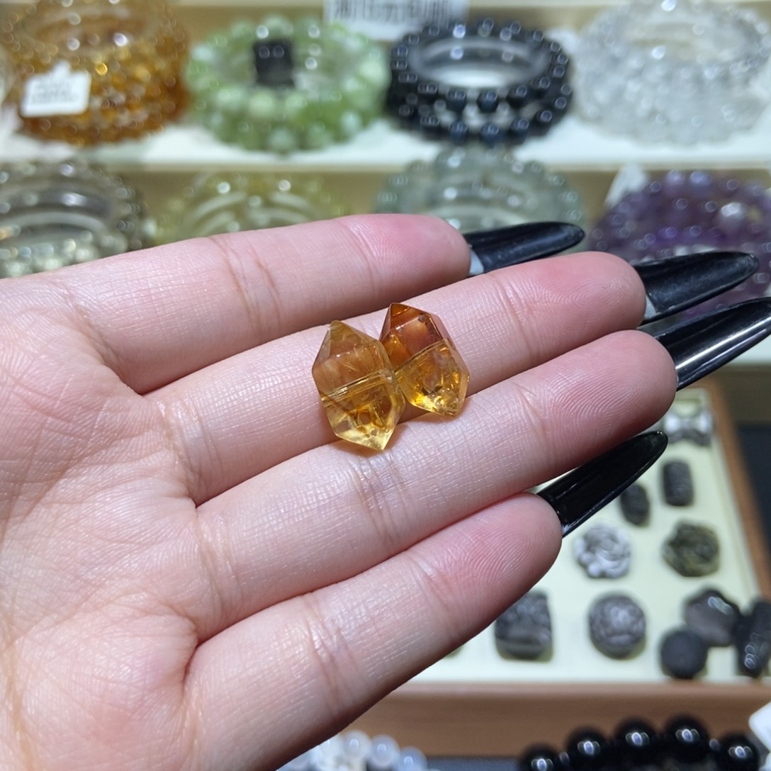 水晶珠宝半成品未镶嵌黄塔晶2个